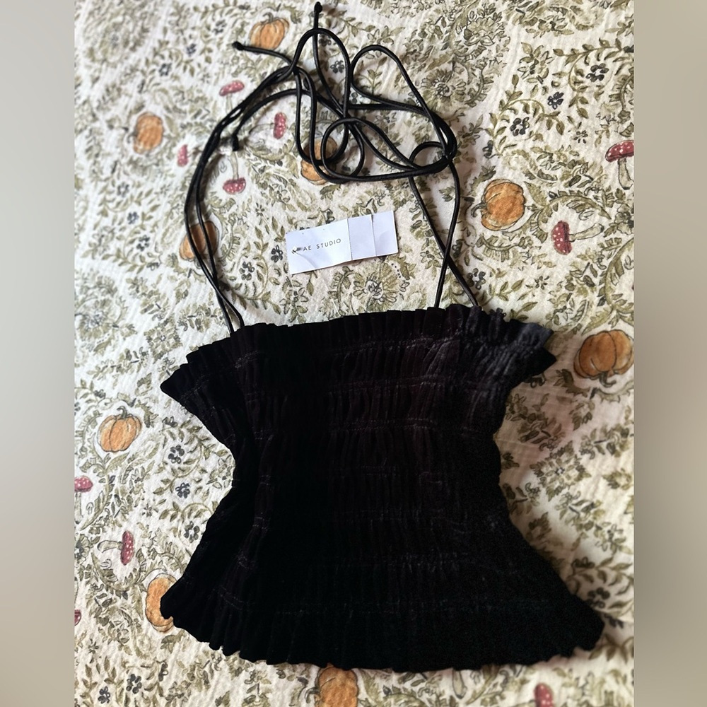 🎁american eagle suede black crop top
